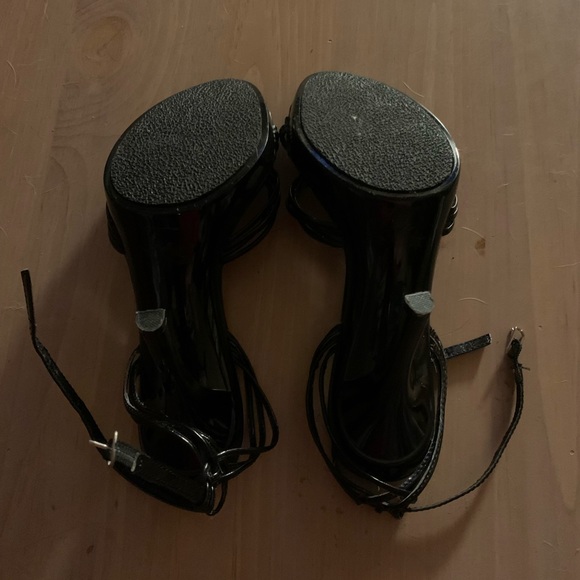 VINTAGE Fredericks of Hollywood 7 1/2 Black Vinyl Stilleto Sandals - Picture 5 of 10